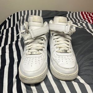 Mens VINTAGE White “Nike” Air Force 1 07’ Mid